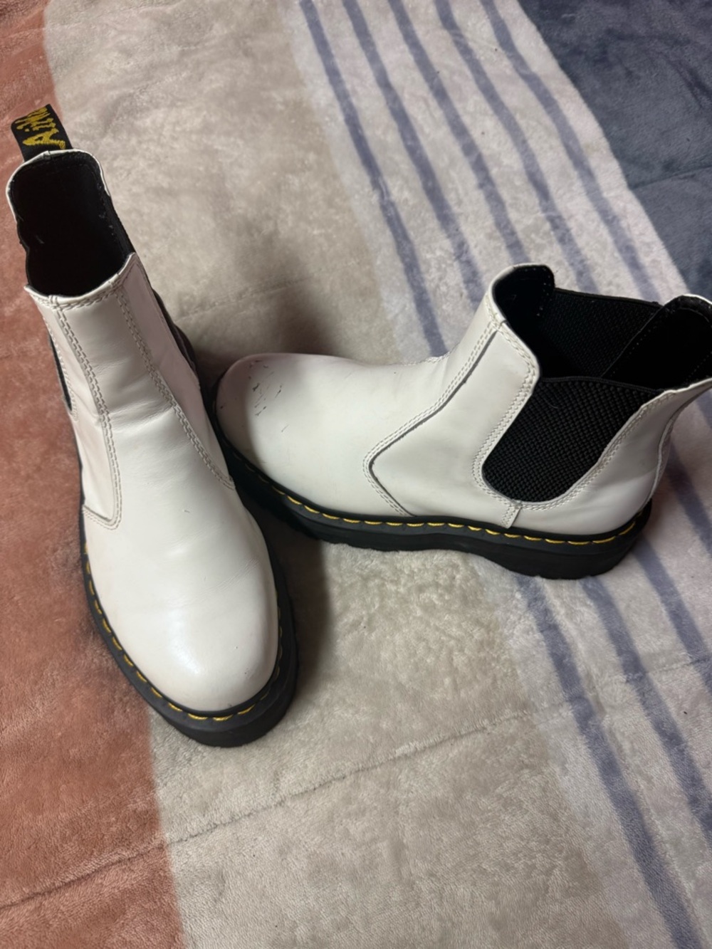 M7/W8 Dr. Marten’s 2976 Quad Platform Chelsea Boots